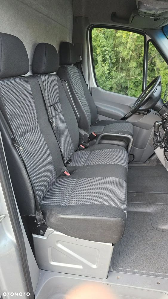 Mercedes-Benz Sprinter - 25