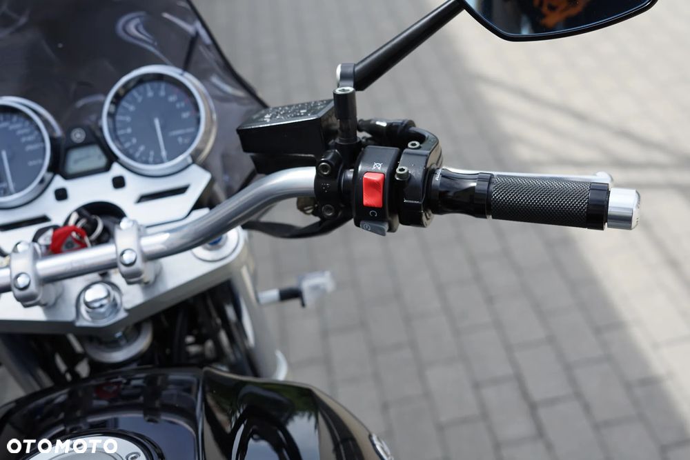 Yamaha XJR - 17