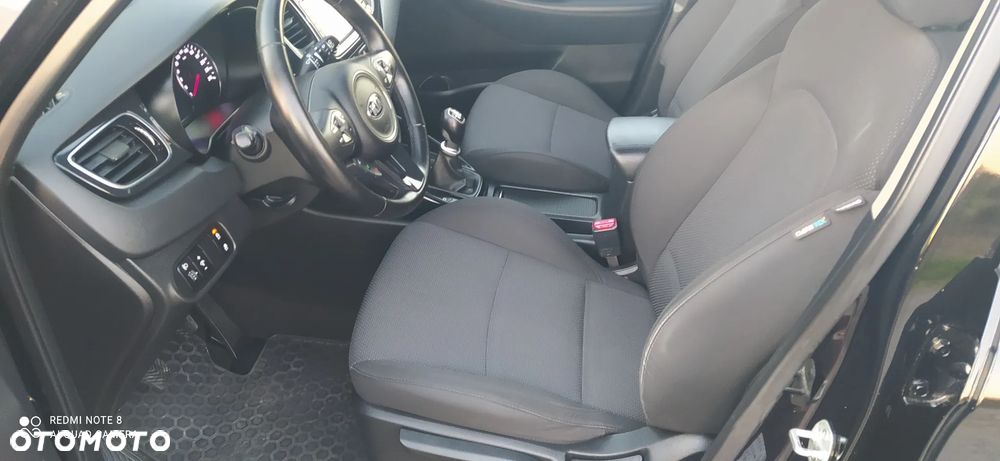 Kia Carens 1.6 GDI Dream Team Edition - 18