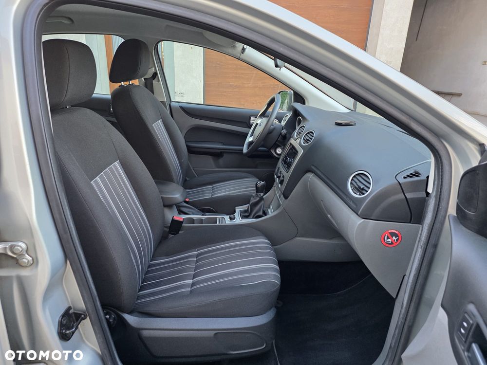 Ford Focus 1.6 16V Style - 14