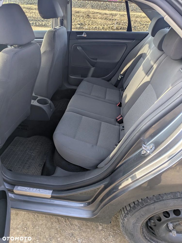 Volkswagen Jetta 1.6 Trendline - 5