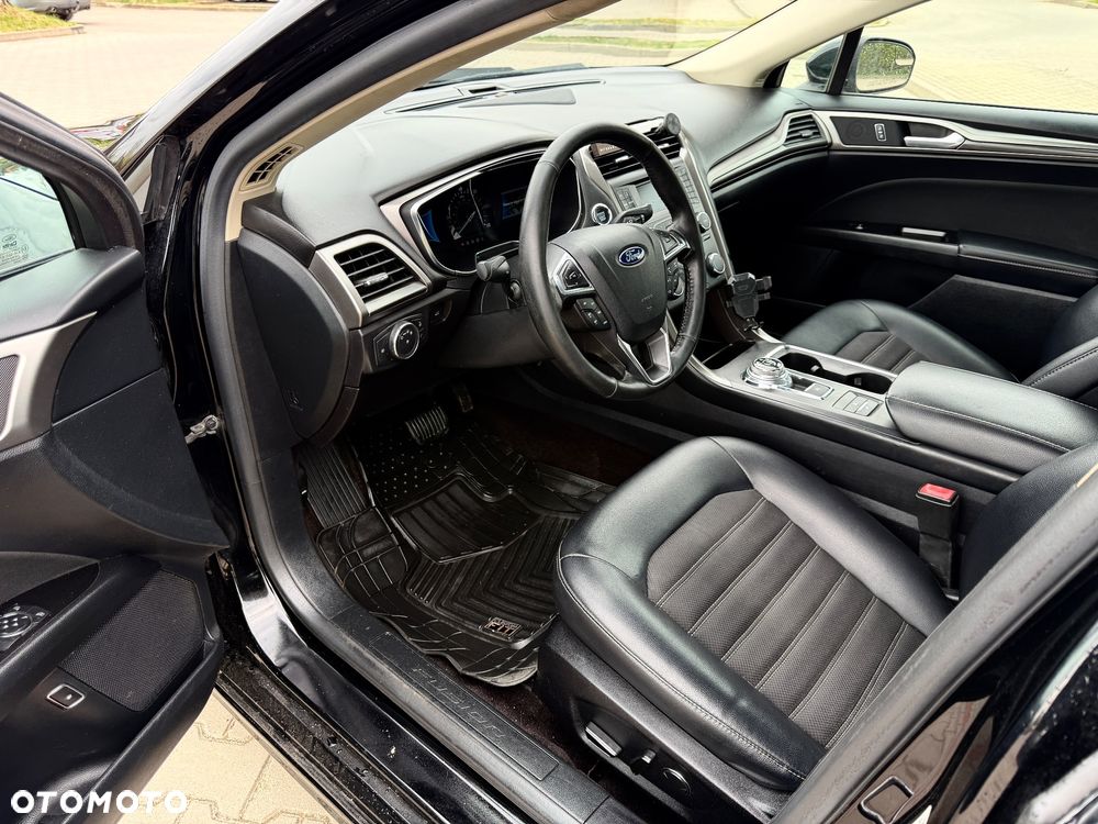Ford Fusion - 28