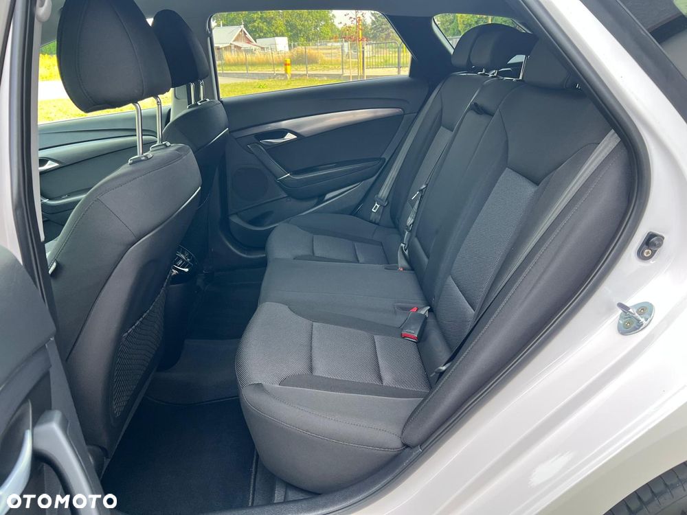 Hyundai i40 Kombi blue 1.7 CRDi DCT Premium - 29