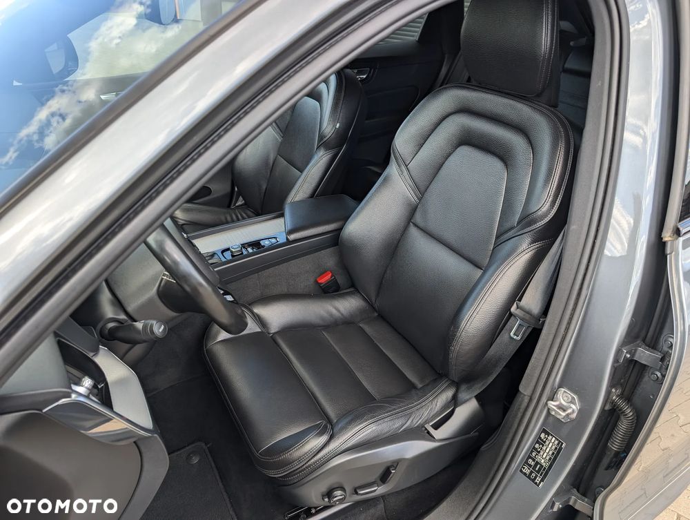 Volvo XC 60 D4 R-Design - 34