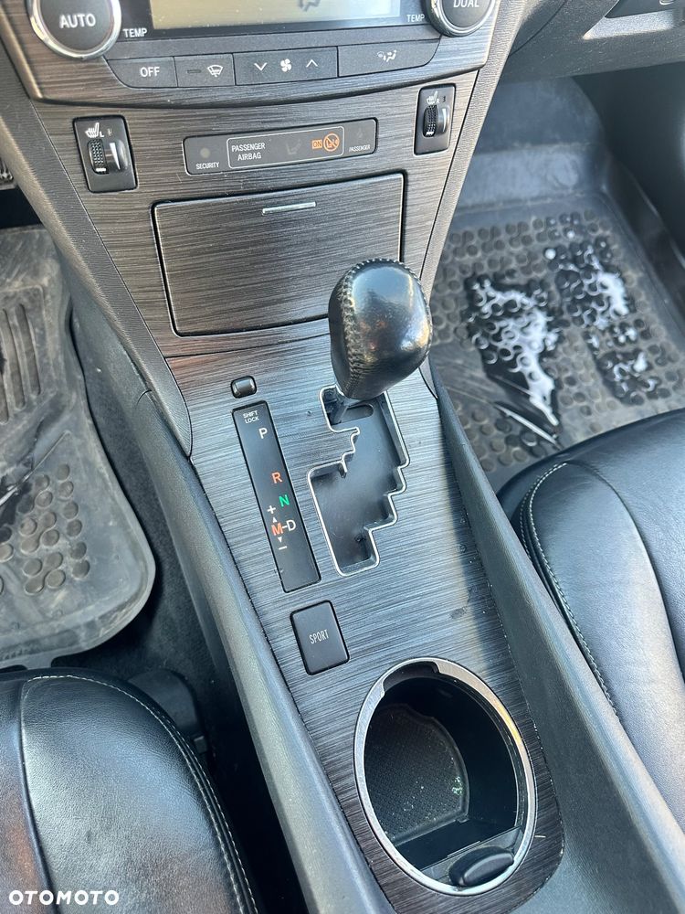 Toyota Avensis - 11