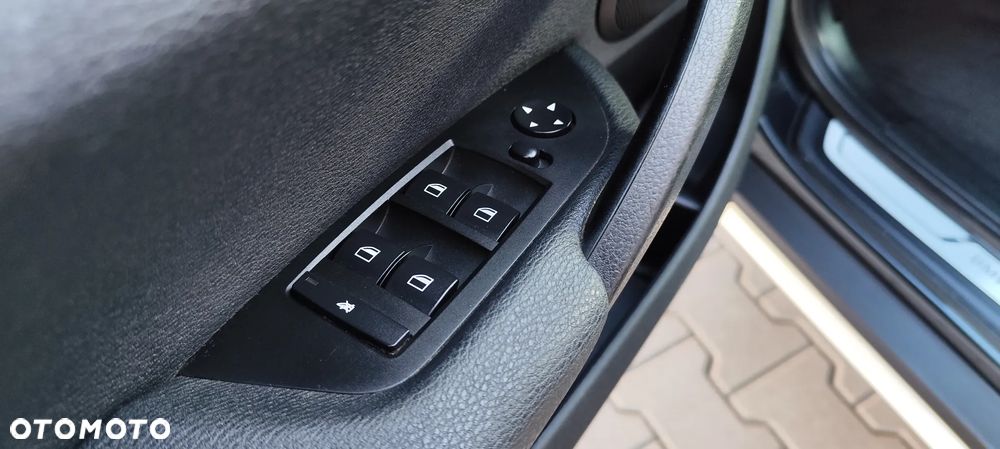 BMW X1 sDrive16d Sport Line - 16