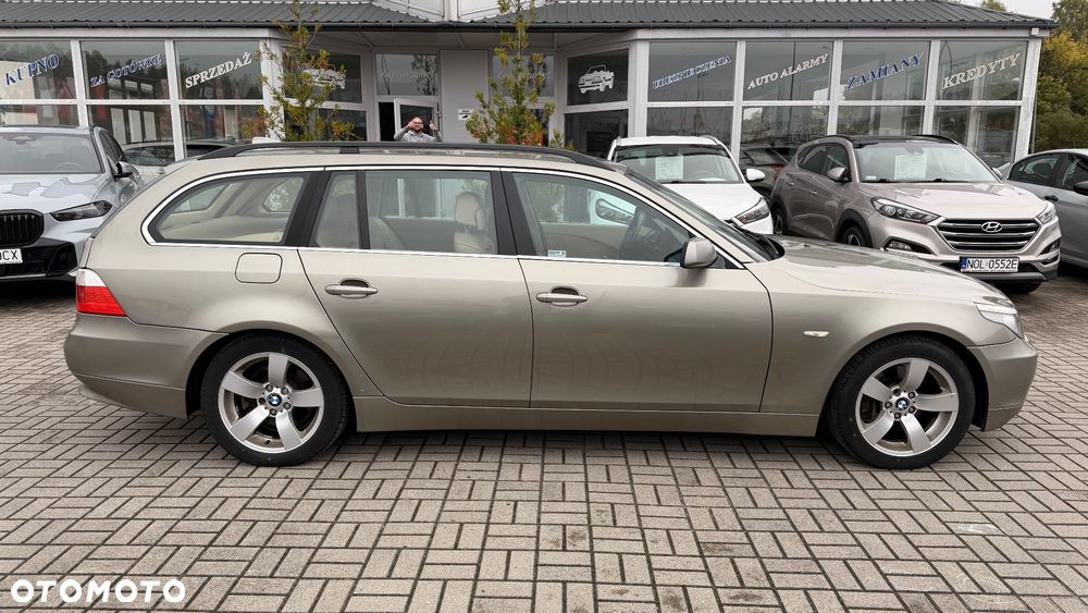 BMW Seria 5 525i Touring - 9