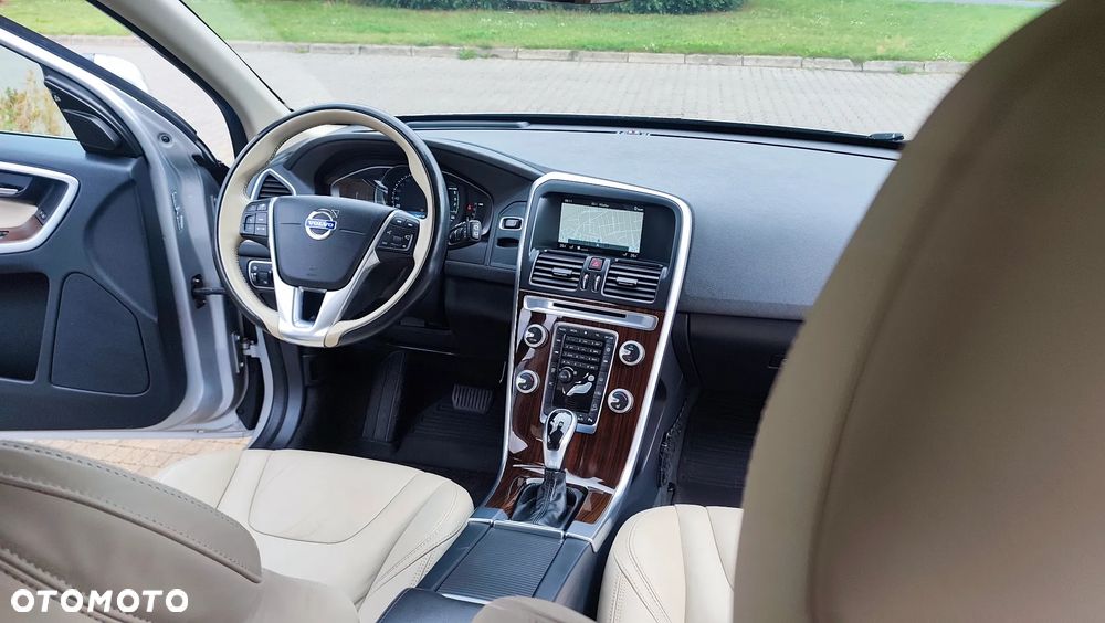 Volvo XC 60 D5 AWD Momentum - 36