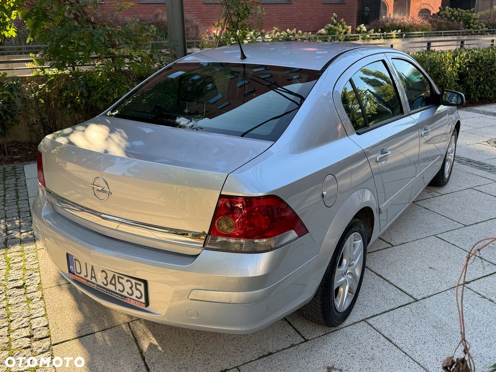 Opel Astra 2009 photo 2