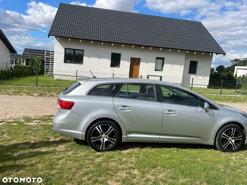Toyota Avensis 1.8 Sol EU5 - 9