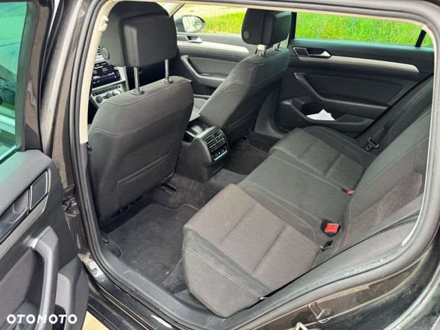 Volkswagen Passat 2.0 TDI SCR DSG Elegance - 13