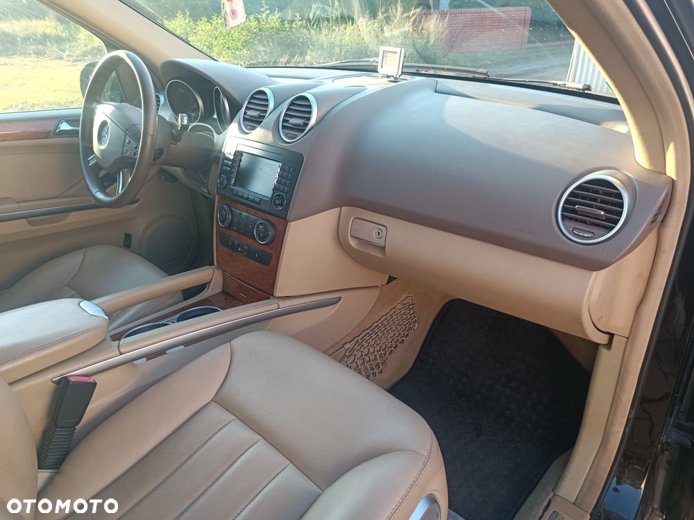 Mercedes-Benz ML 350 4-Matic - 12