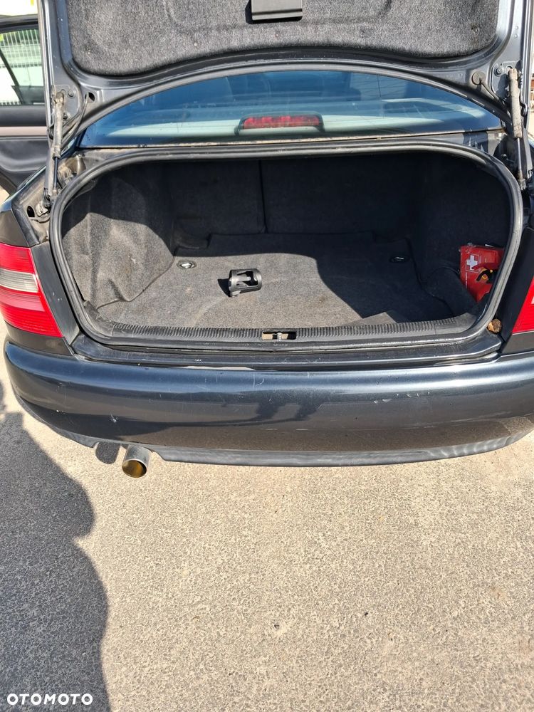 Audi A4 Limousine 1.6 - 5