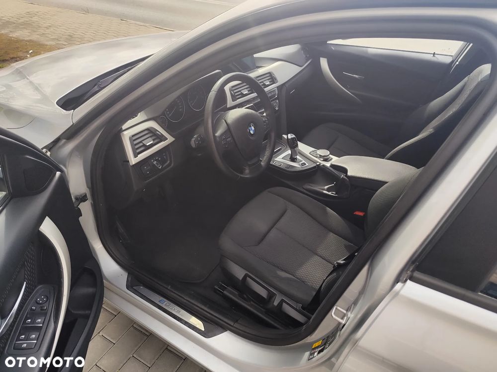 BMW Seria 3 330i Sport Line - 7