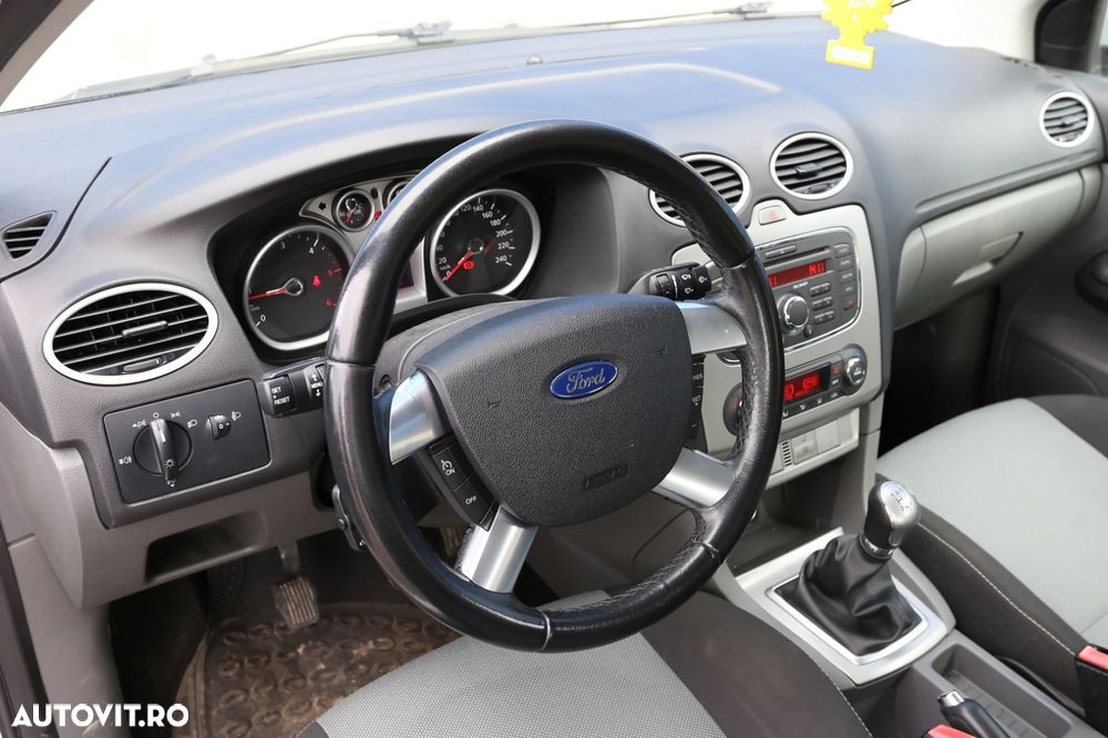Ford Focus 1.6 TDCI Ambiente - 13