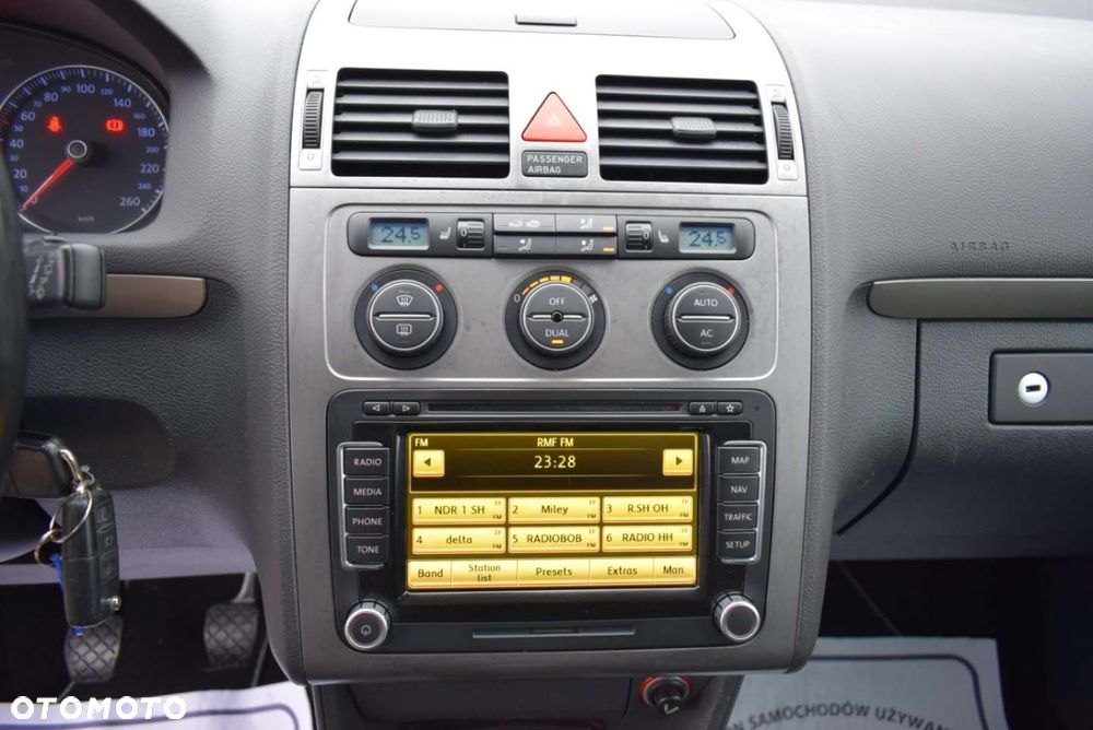 Volkswagen Touran - 28