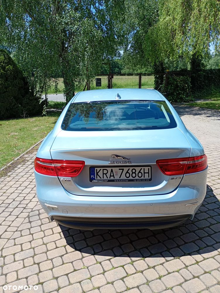 Jaguar XE - 4