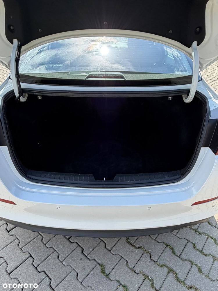 Kia Optima 2.0 L - 8
