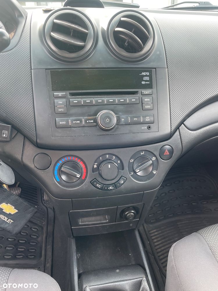 Chevrolet Aveo - 4