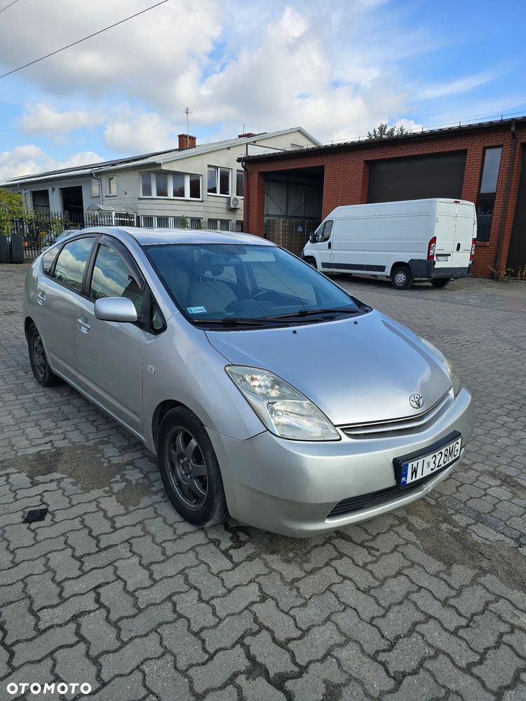 Toyota Prius 1.5 VVT-i Sol - 2