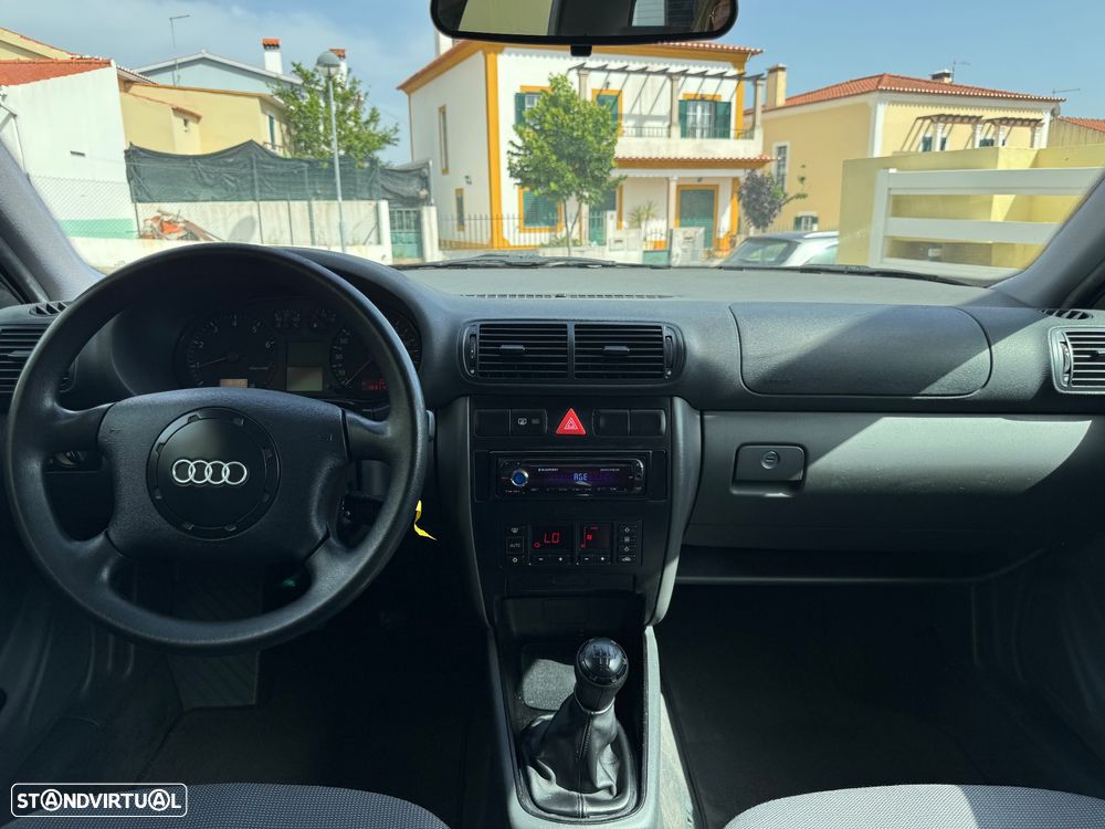 Audi A3 1.6 Attraction - 32