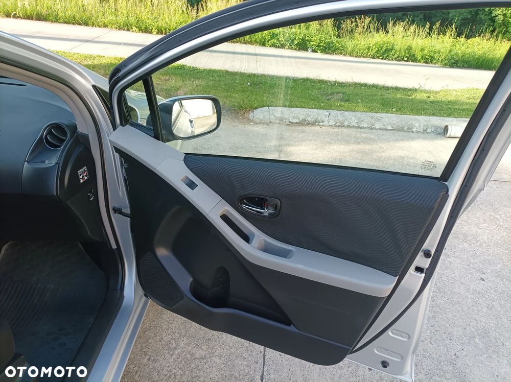Toyota Yaris 1.33 VVT-i Executive - 21