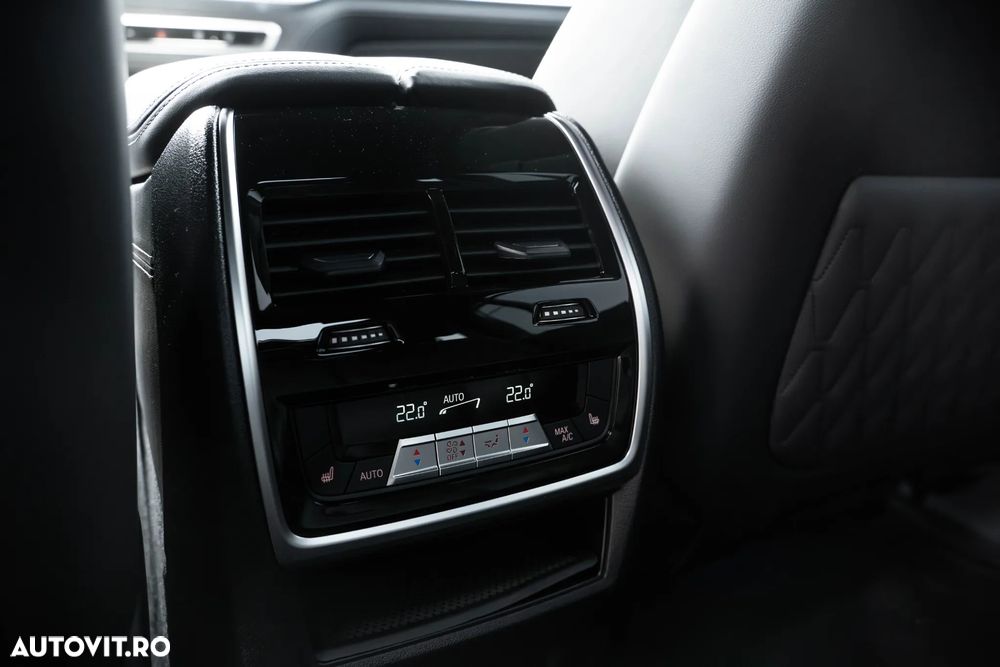 BMW X7 M60i xDrive AT MHEV - 34