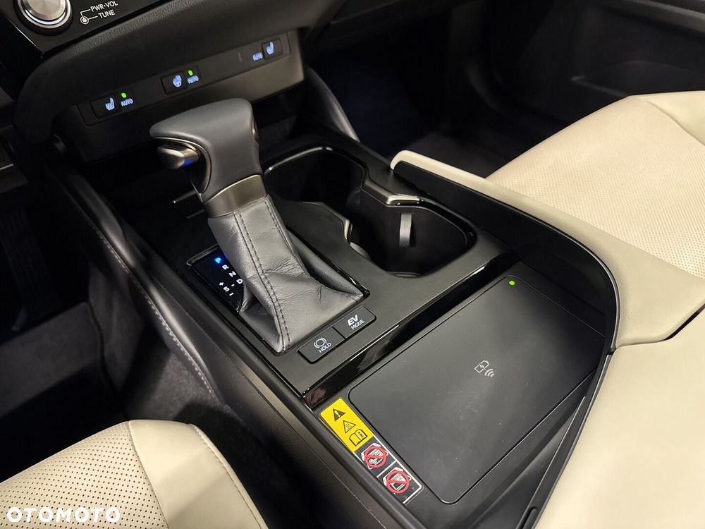 Lexus ES 300h Business Edition - 26