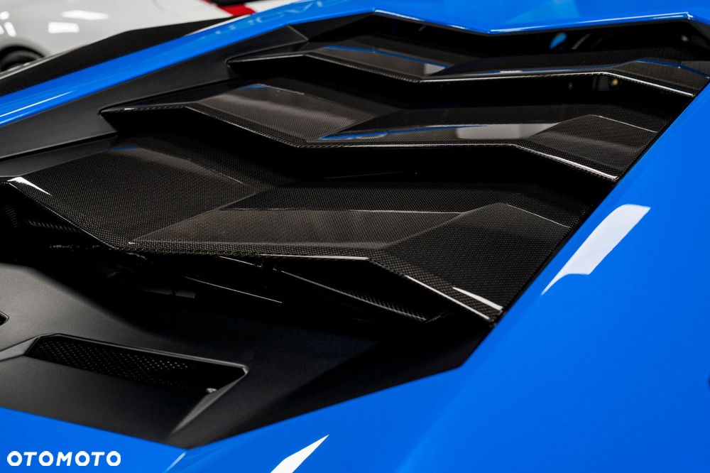 Lamborghini Aventador - 8