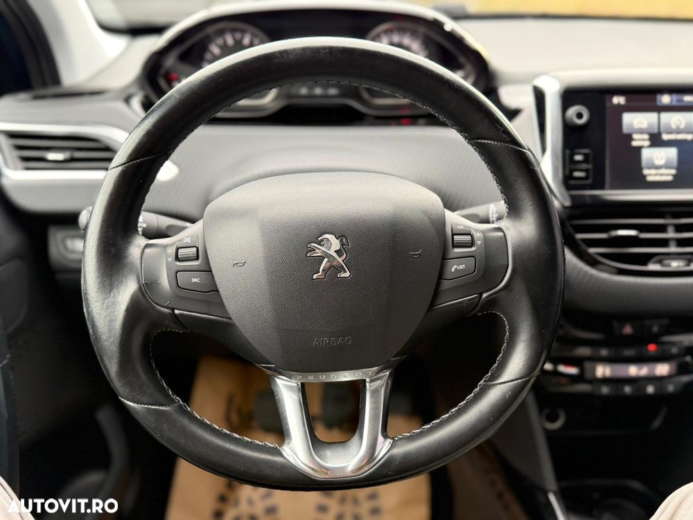 Peugeot 2008 1.2 L PureTech Allure - 11