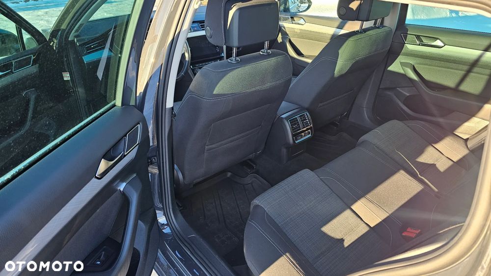 Volkswagen Passat - 18