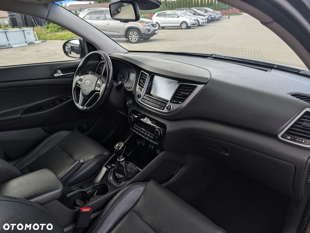 Hyundai Tucson 1.7 CRDI BlueDrive Style 2WD - 32