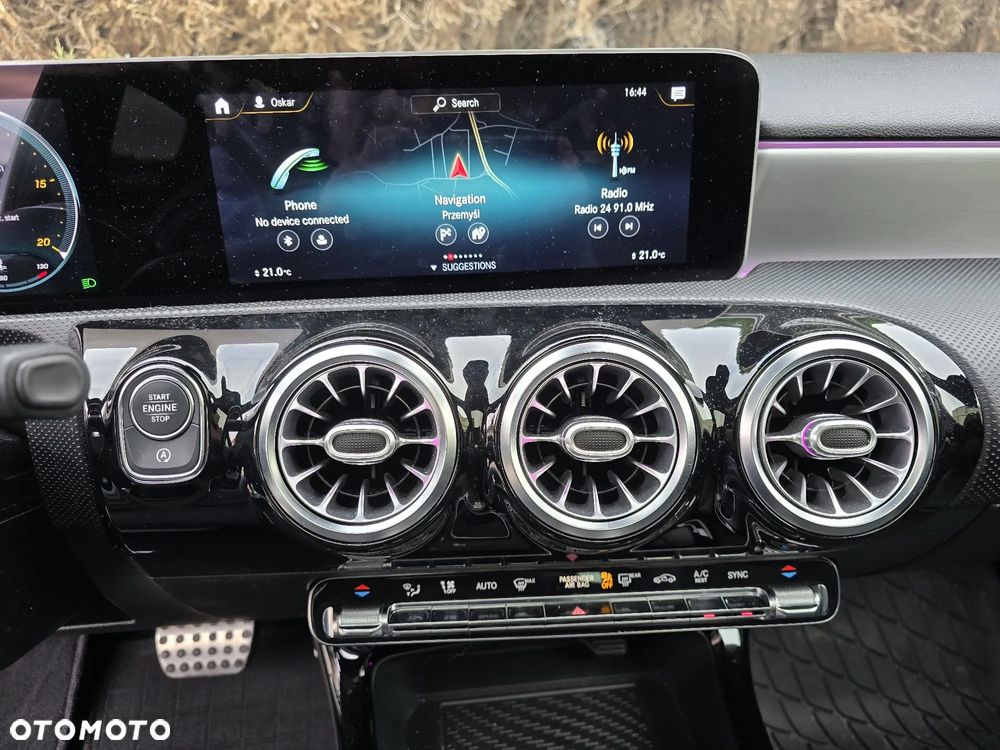 Mercedes-Benz Klasa A 250 4Matic 7G-DCT AMG Line - 14