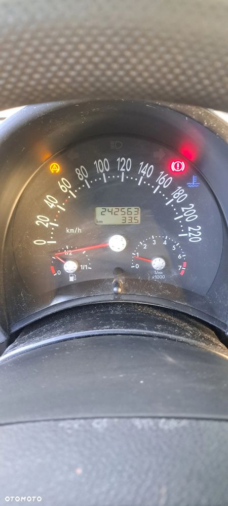 Volkswagen New Beetle - 5