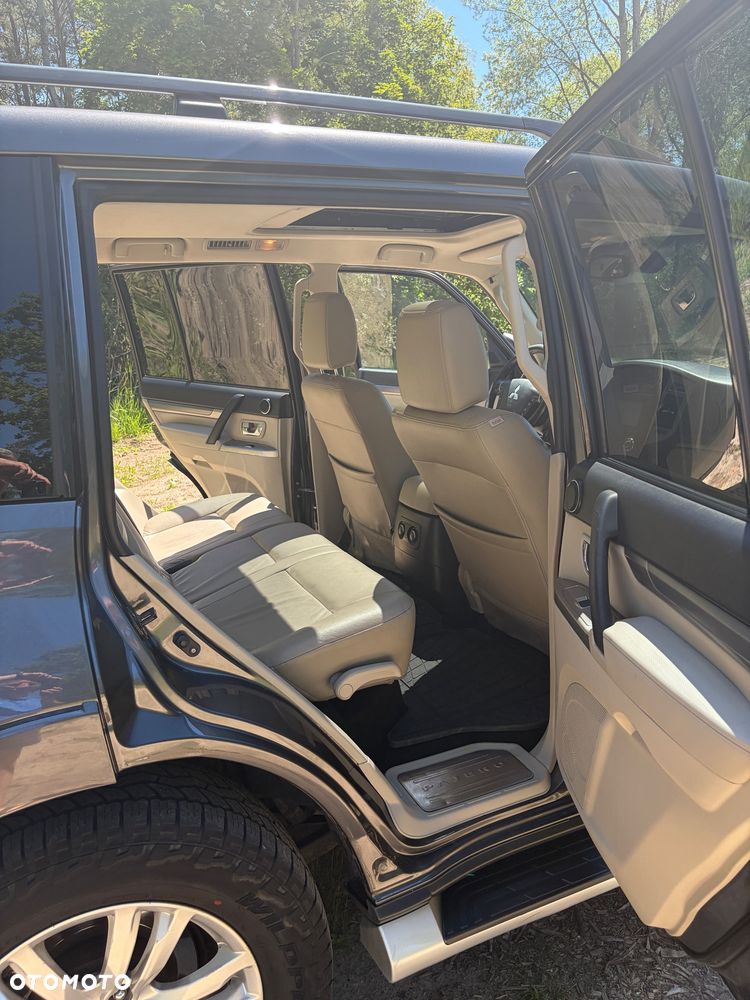 Mitsubishi Pajero - 19