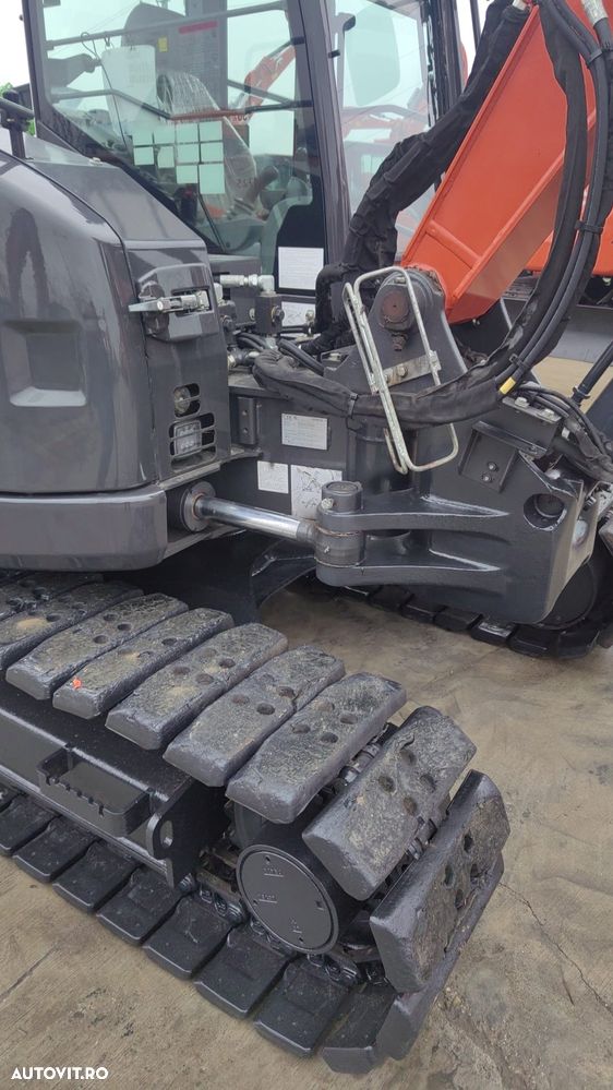 Hitachi ZX85, 9,3 TONE, 2023, 1.965h, CUPLA RAPIDA HIDRAULICA, cupe ingusta si lata NOI, cupa taluz neinclinabila NOUA, senile cauciuc PAD, LAMA NIVELARE, Instalatia picon pe brate, Aer cond, sistem antifurt, Ad sapare 5m,ridica 5t, CA NOU-PROMOTIE 64.900Eur - 31