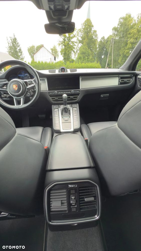 Porsche Macan Turbo - 30
