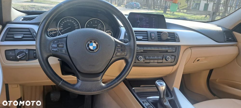 BMW Seria 3 320d xDrive - 16