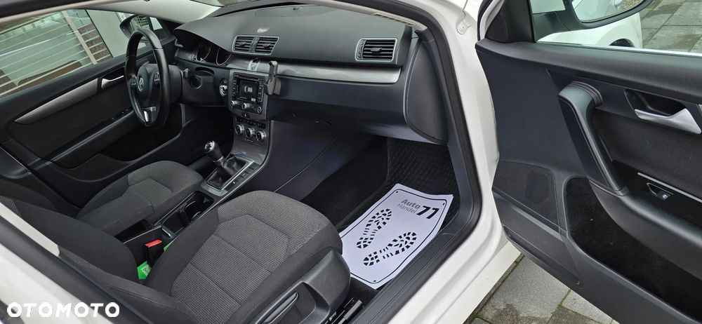 Volkswagen Passat 2.0 TDI Comfortline - 23