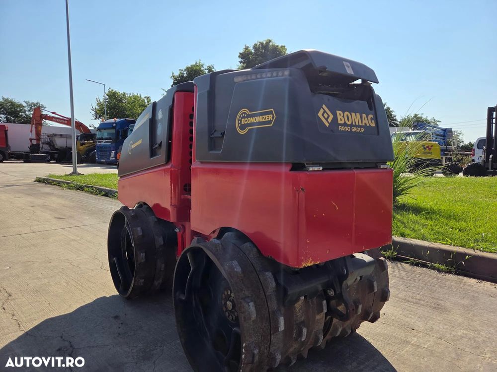 Bomag BOMAG 850, PICIOR DE OAIE, RADIOCOMANDA, latime tambur 0,8m, Masa operationala 1,5t, lungime 2m, motor Kubota 20CP, posibilitate leasing 4 ani, CA NOU-PROMOTIE 20.900 EUR+tva - 2