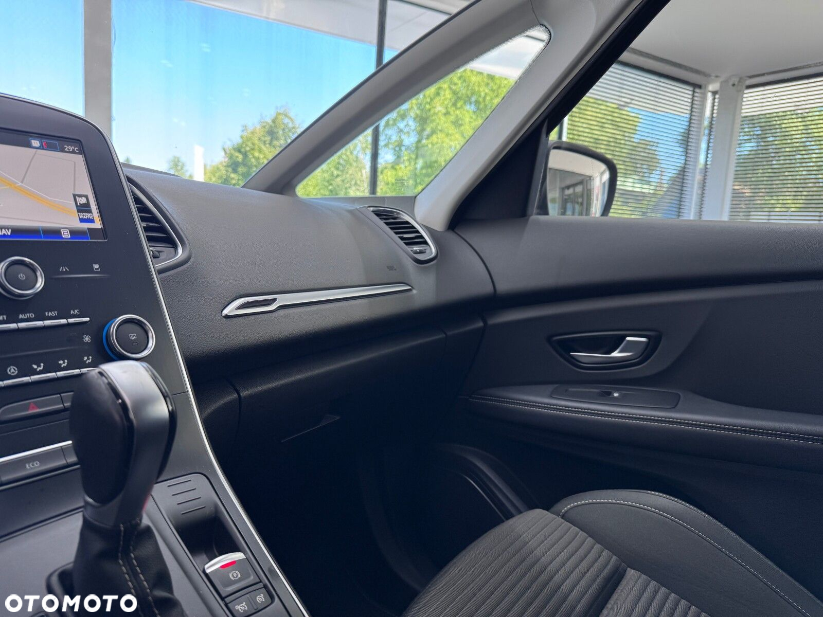 Renault Grand Scenic - 28