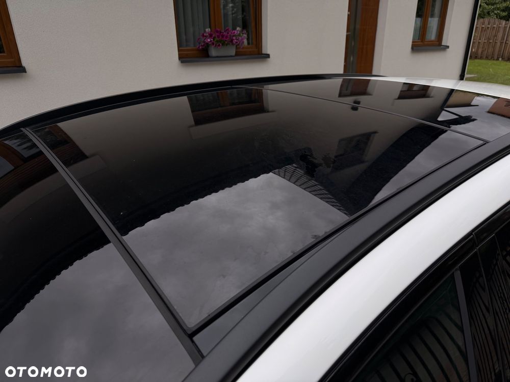 Mercedes-Benz Klasa E 220 d 4-Matic 9G-TRONIC - 15