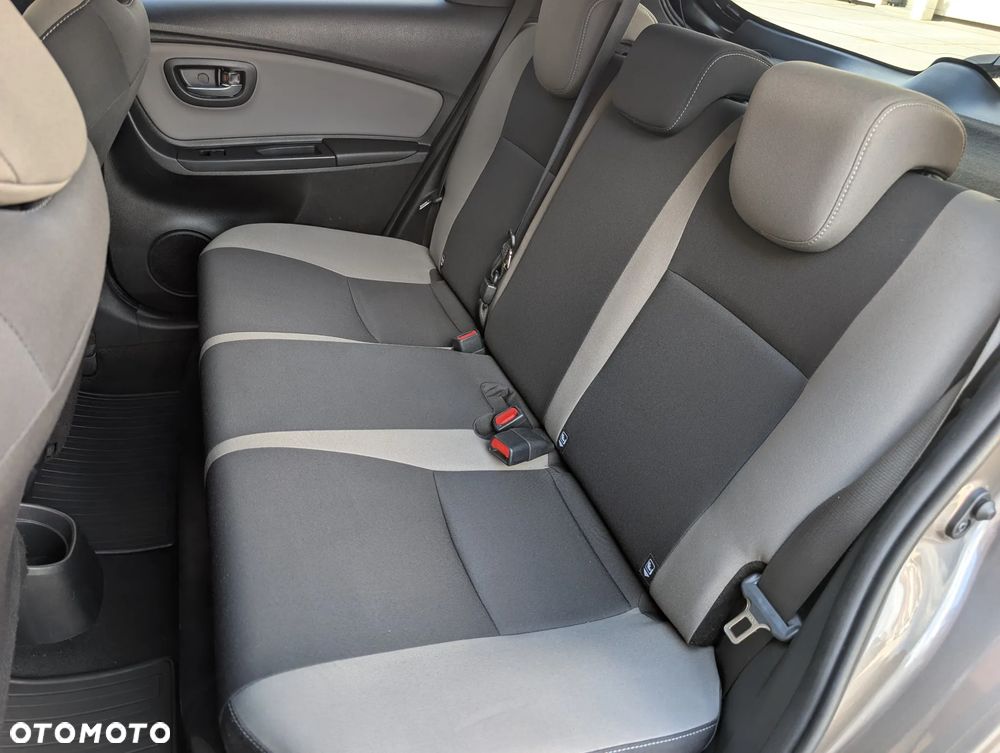 Toyota Yaris Hybrid 100 Selection Passion - 23