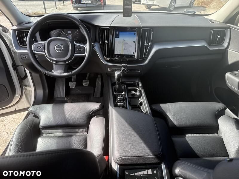 Volvo XC 60 D3 Momentum Pro - 23