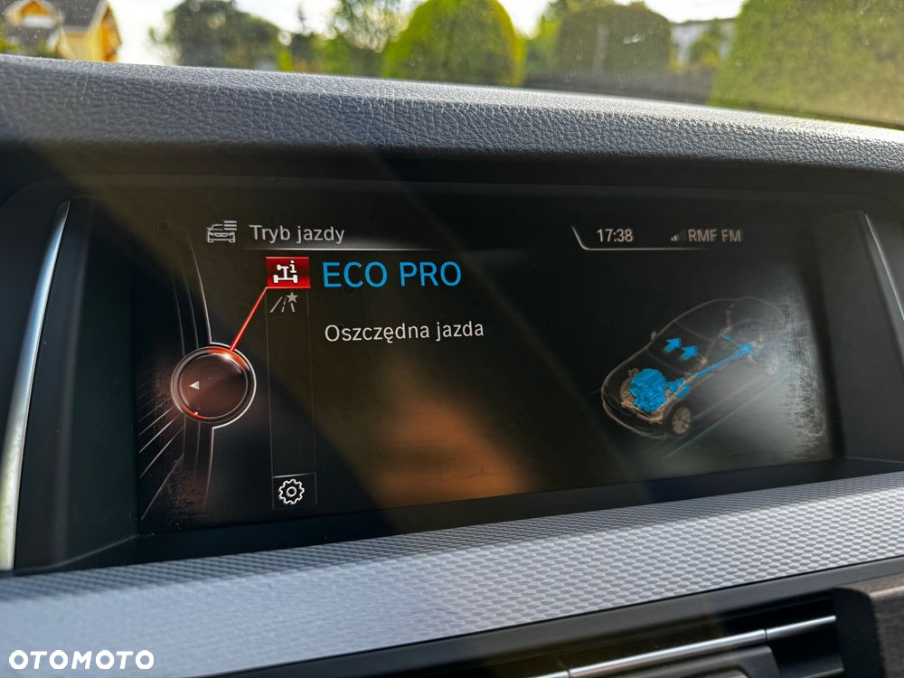BMW Seria 5 520d xDrive - 17