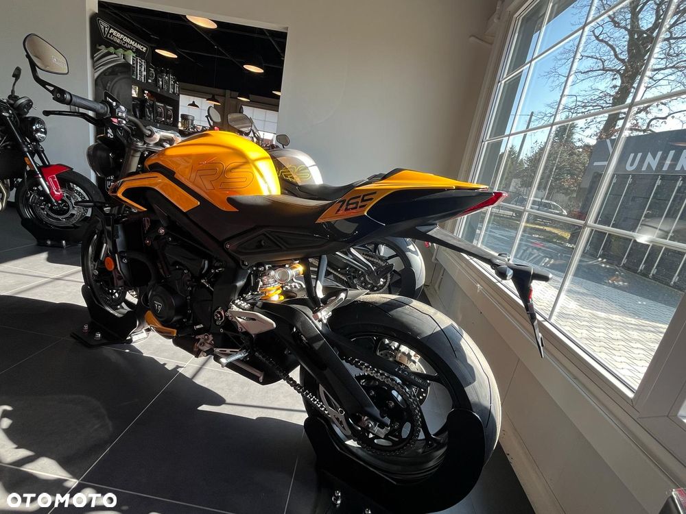 Triumph Street Triple - 8