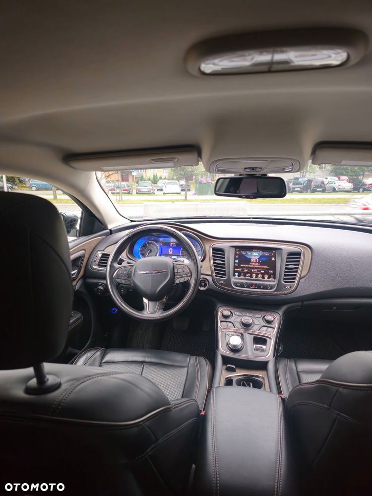 Chrysler 200 - 10