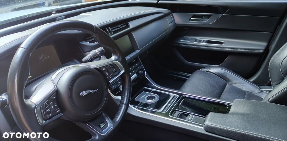 Jaguar XF 2.0 i4D AWD R-Sport - 15