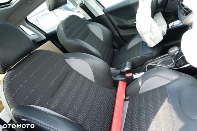 Peugeot 2008 - 8