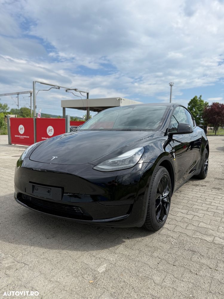 Tesla Model Y - 1